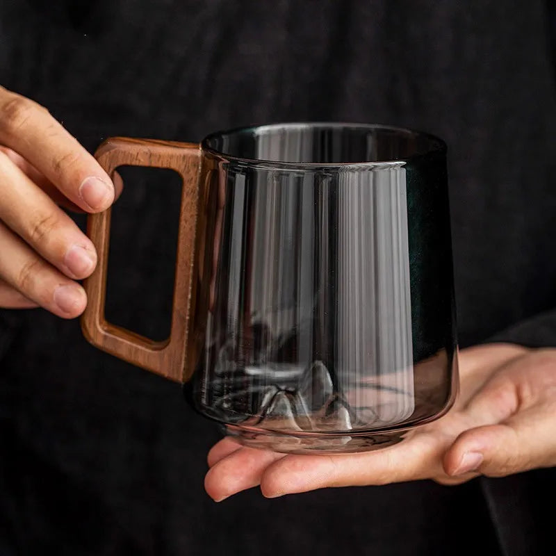 Copo Guanshan de Vidro com Alça de Madeira – Design Elegante e Funcional