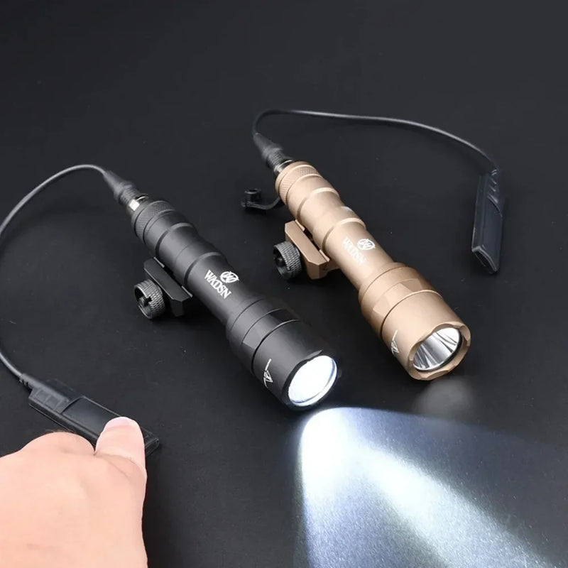 Lanterna Tática LED M300A/M600C – Trilho 20mm